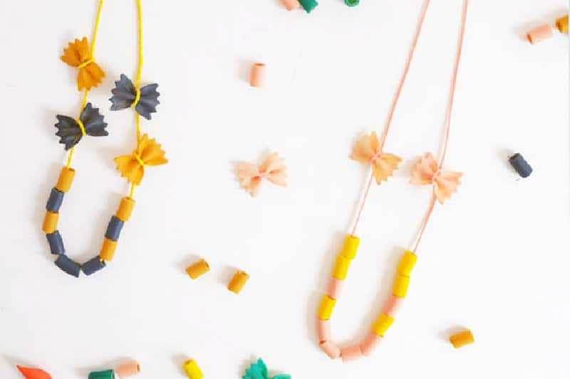 Illustration de l'article : 7 colliers de pâtes DIY à faire avec vos enfants