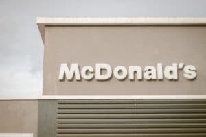 McDonald’s  fait une énorme annonce : ce partenariat avec Mariah Carey est totalement dingue et inattendu…